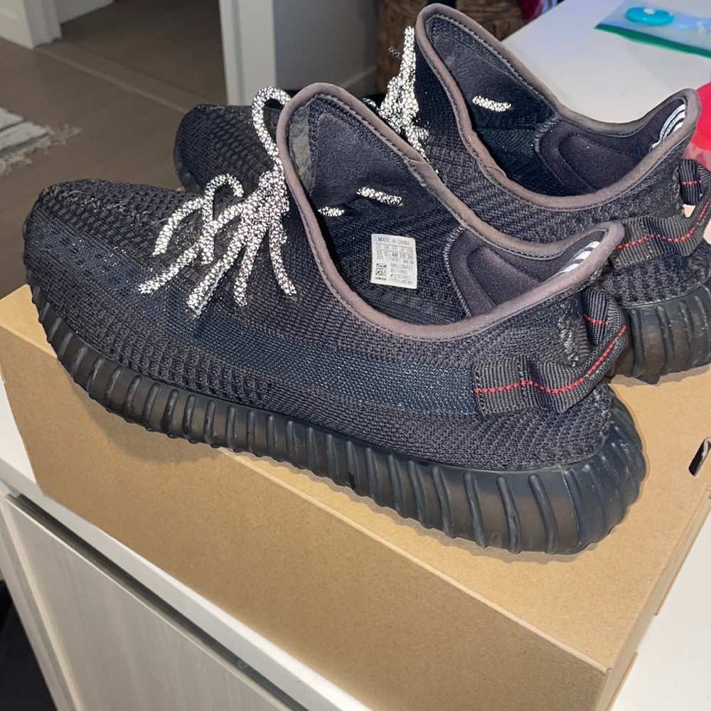 Men’s Yeezy Boost 350 v2 - Black (Non-Reflective)